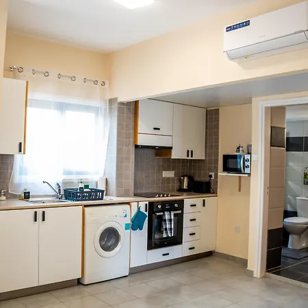 Sunday'S Apartment Paralimni Exterior photo